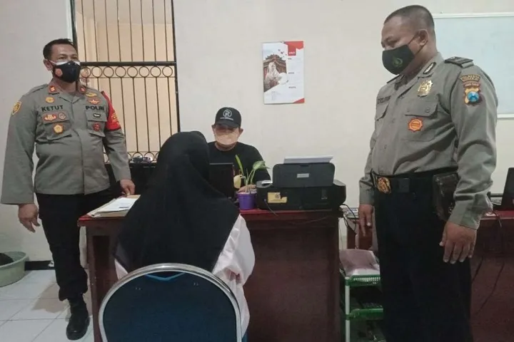 Buang Bayi di Rumah Orang Tua