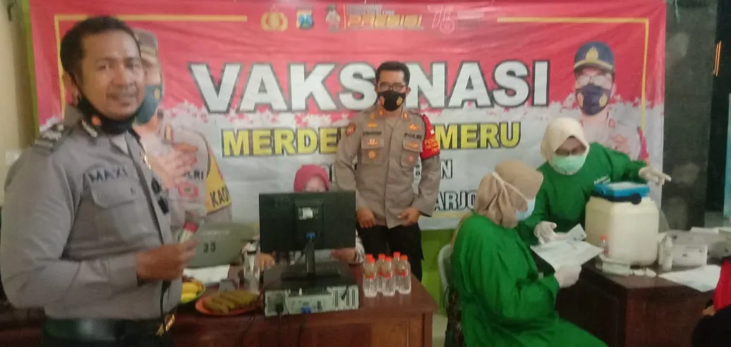 Polsek Jabon Sidoarjo Laksanakan Giat Vaksinasi Merdeka Semeru di balai Desa Dukuhsari