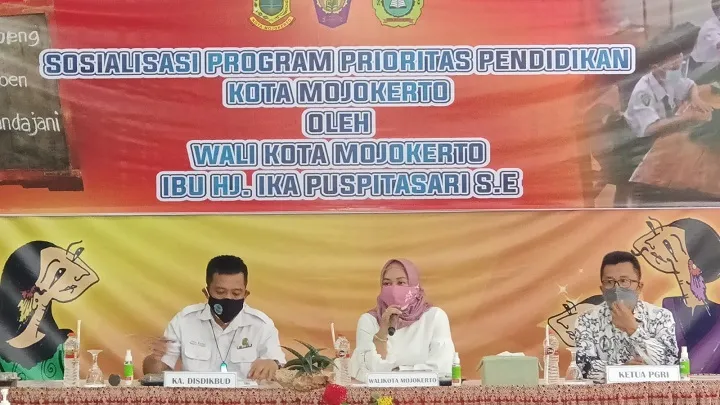Wali Kota Gerojok Fasilitas Serba Gratis Ribuan Siswa SD dan SMP