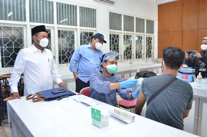 Bupati Gus Yani Ikut Pantau Vaksinasi Mahasiswa UMG