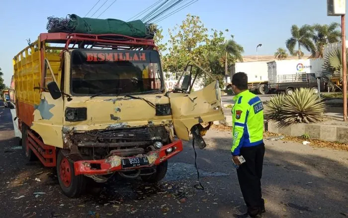 Tabrakan Beruntun di Jombang, 2 Luka-luka