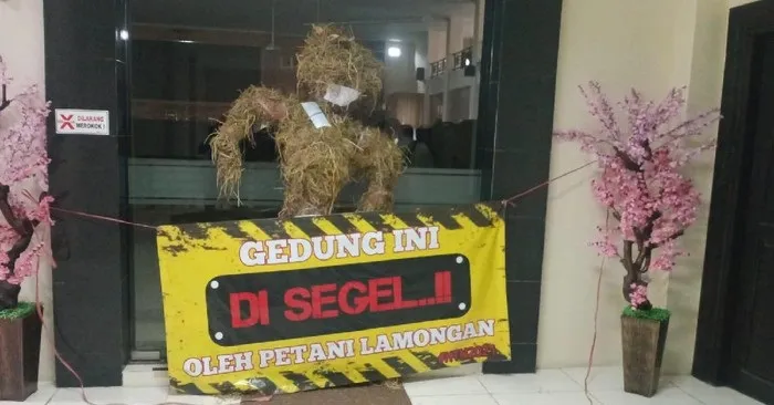 Demo Hari Tani Nasional, Gedung DPRD Lamongan Disegel