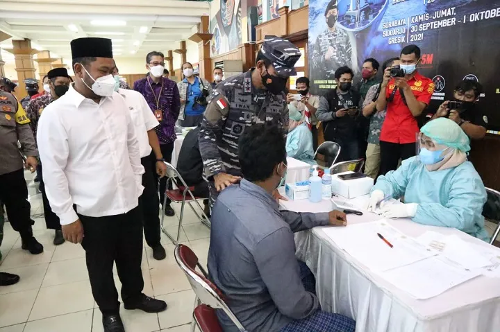 Koarmada II dan Pemkab Gresik Kolaborasi Serbuan 30 Ribu Dosis Vaksin