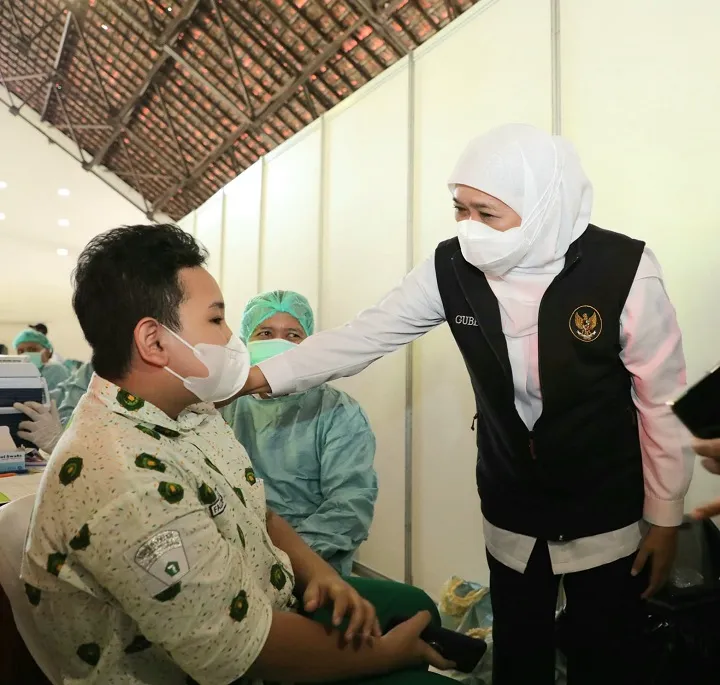 Jatim Bebas Zona Merah Covid-19, Gubernur Khofifah Minta Tidak Lengah Tetap Patuhi Prokes