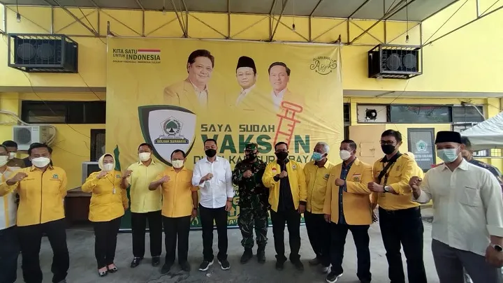 Masyarakat Antusias Ikuti Gebyar Vaksinasi 1.000 Dosis Golkar Surabaya