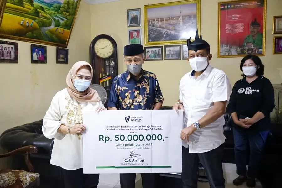 Wawali Cak Ji Kunjungi Legenda Lundruk Cak Kartolo, Sumbang Rp 50 Juta