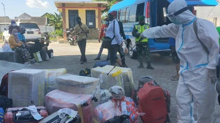 Pulang dari Malaysia, 4 PMI asal Gresik Positif Covid-19