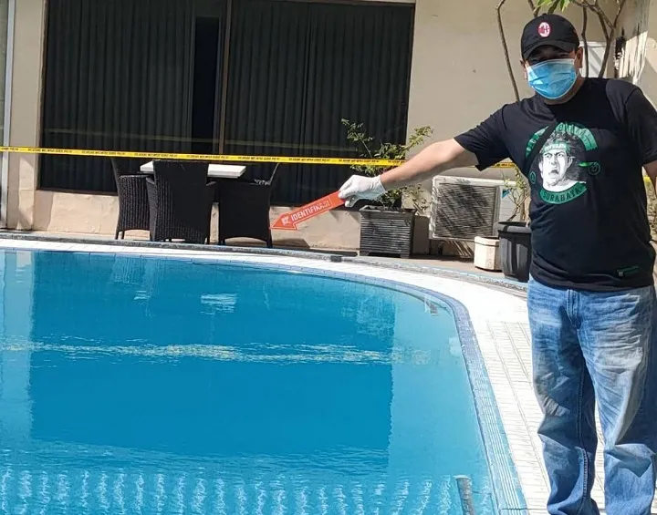 Kolam Renang Grand Hotel Surabaya Makan Korban