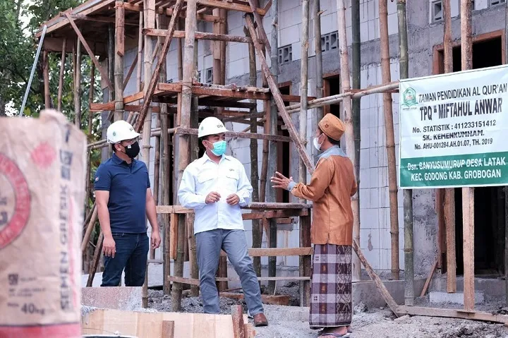 SIG Salurkan Bantuan Rp 725 juta untuk Pembangunan Sarana Umum di Jawa Tengah