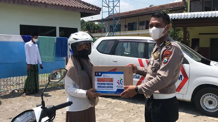 Satlantas Polres Blitar, Gelar Simulasi Ujian Praktek SIM di Ponpes Maba'ul Hisam