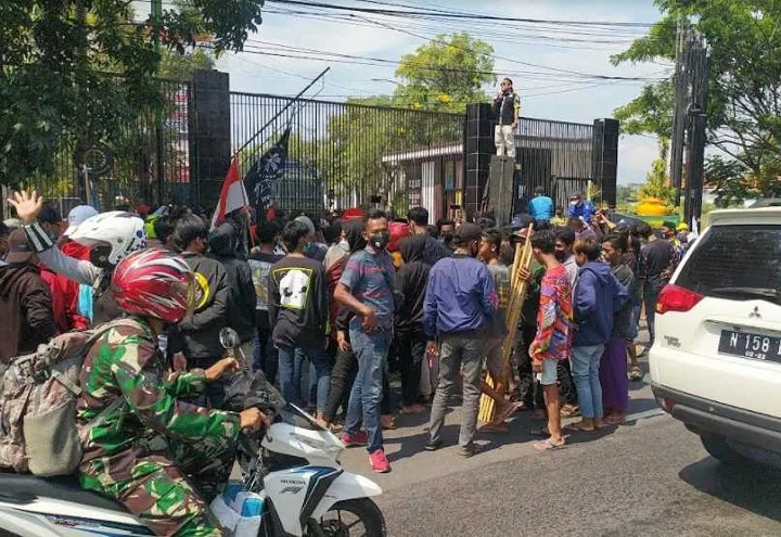 Kejari Pasuruan Didemo Ratusan Massa