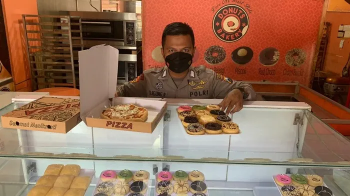 Jago Bikin Donat, Anggota Polresta Sidoarjo Geluti Wirausaha Kuliner