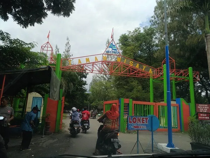 Bendung Gerak Waru Turi Mulai Dipadati Pengunjung