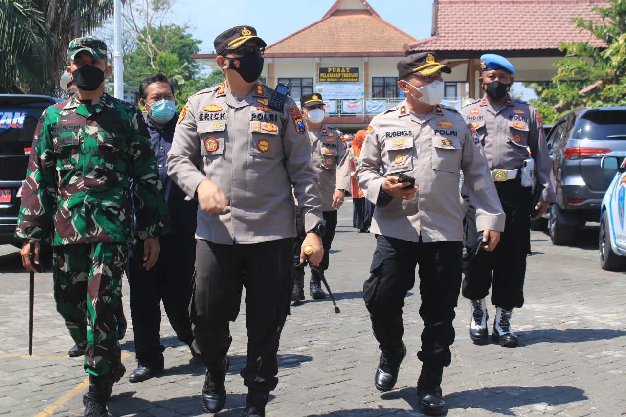 Kapolres Pasuruan Kunjungi Serbuan Vaksinasi Kolaborasi di SMKN 1 Purwosari