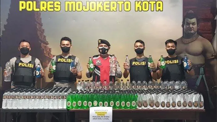 Ratusan Botol Arak Bali Diamankan Polisi