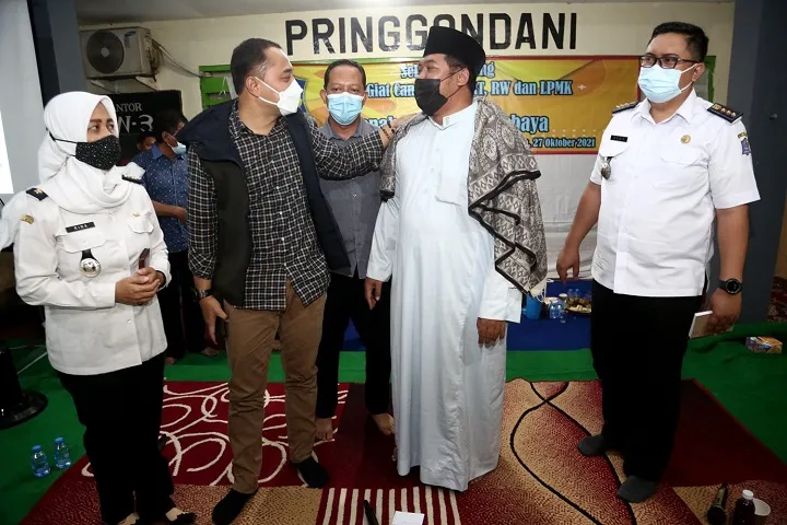 Akademisi dan Politisi Golkar : Eri Cangkrukan di Balai RW, Bukan Politik Populis