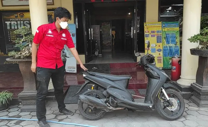 Gondal Motor Orang, Motor Sendiri Ditinggal