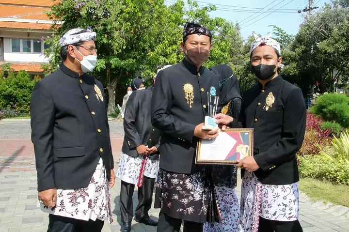 Pandemi Covid, Pemuda Ini Ciptakan Inovasi Berbasis Teknologi "Akang Antar"