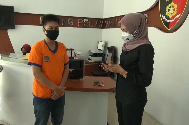 Kecanduan Threesome, Suami "Jual" Istri yang Hamil Tua
