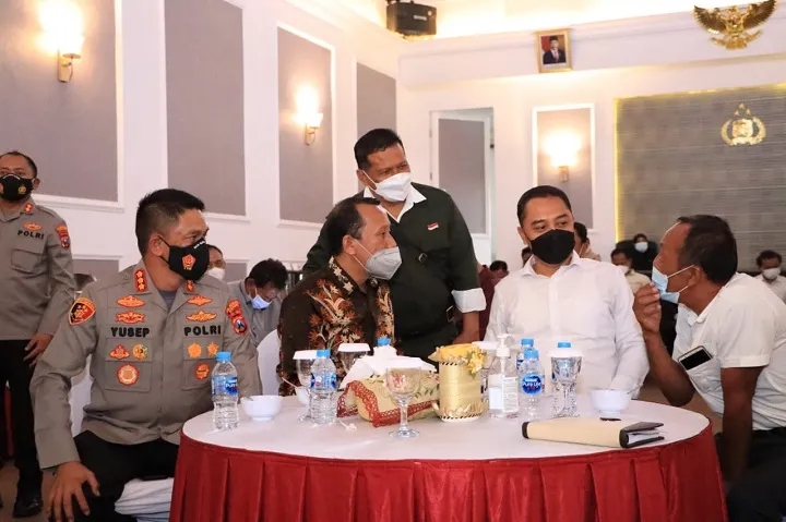 Menjelang Penetapan Upah Minimum Tahun 2022, Polrestabes Surabaya Memprakarsai Ngopi Bareng Forkopimda Kota Surabaya