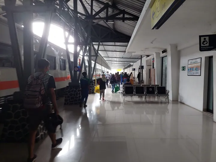 Naik KA Jarak Jauh Cukup Menggunakan Antigen