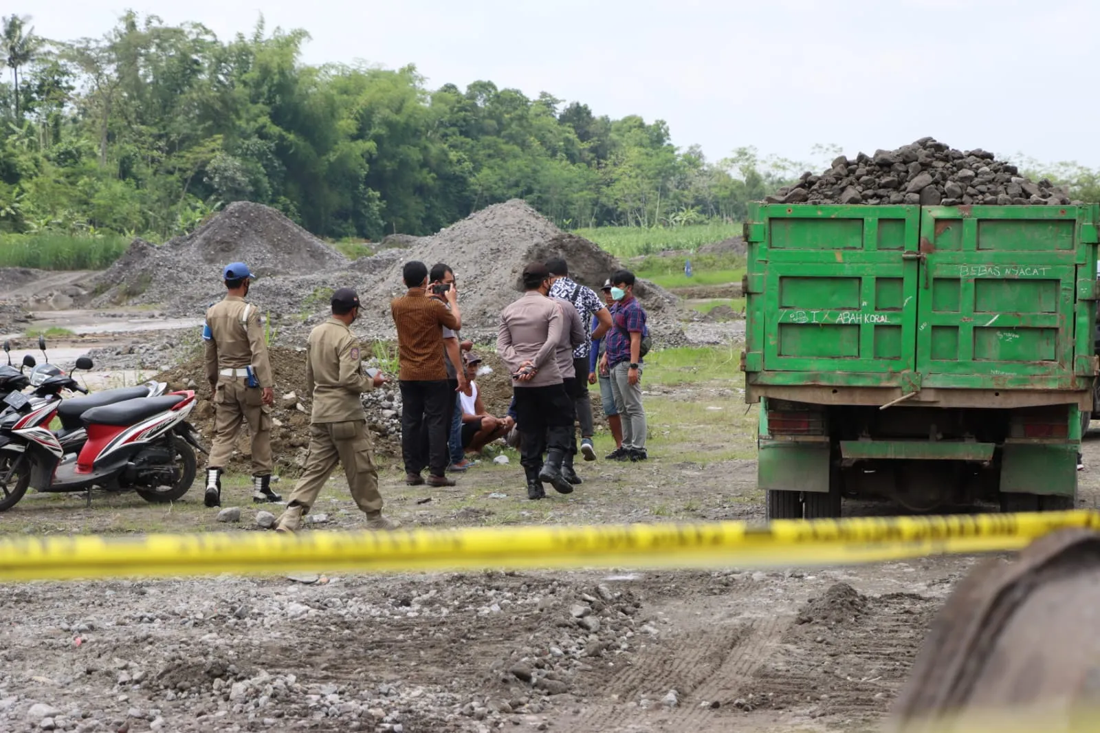 Polri Peduli Lingkungan, Polres Blitar Kota Bersama Satpol PP Tertibkan Tambang Ilegal