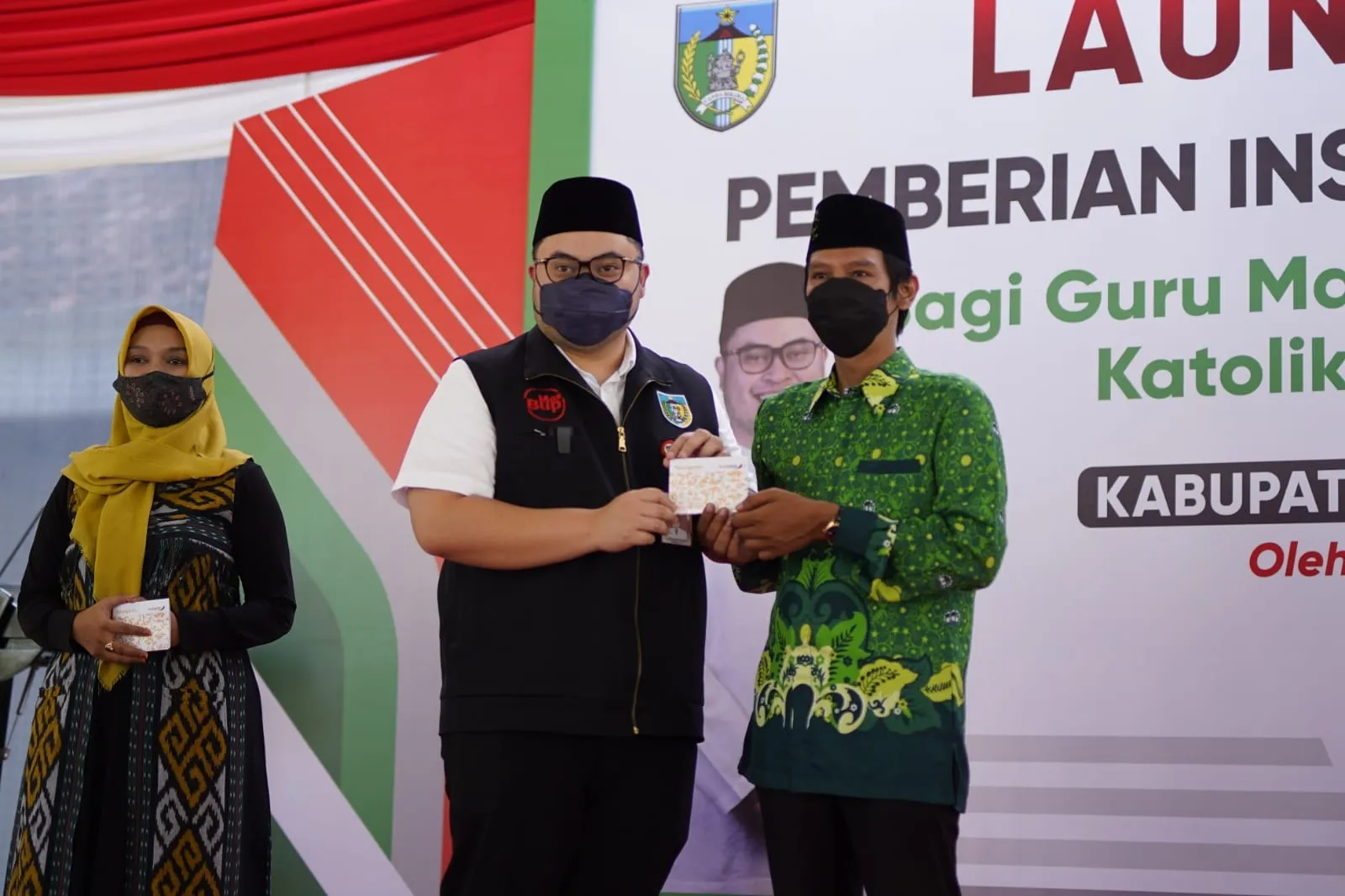 Mas Dhito Beri Insentif Bulanan Kepada Guru Agama