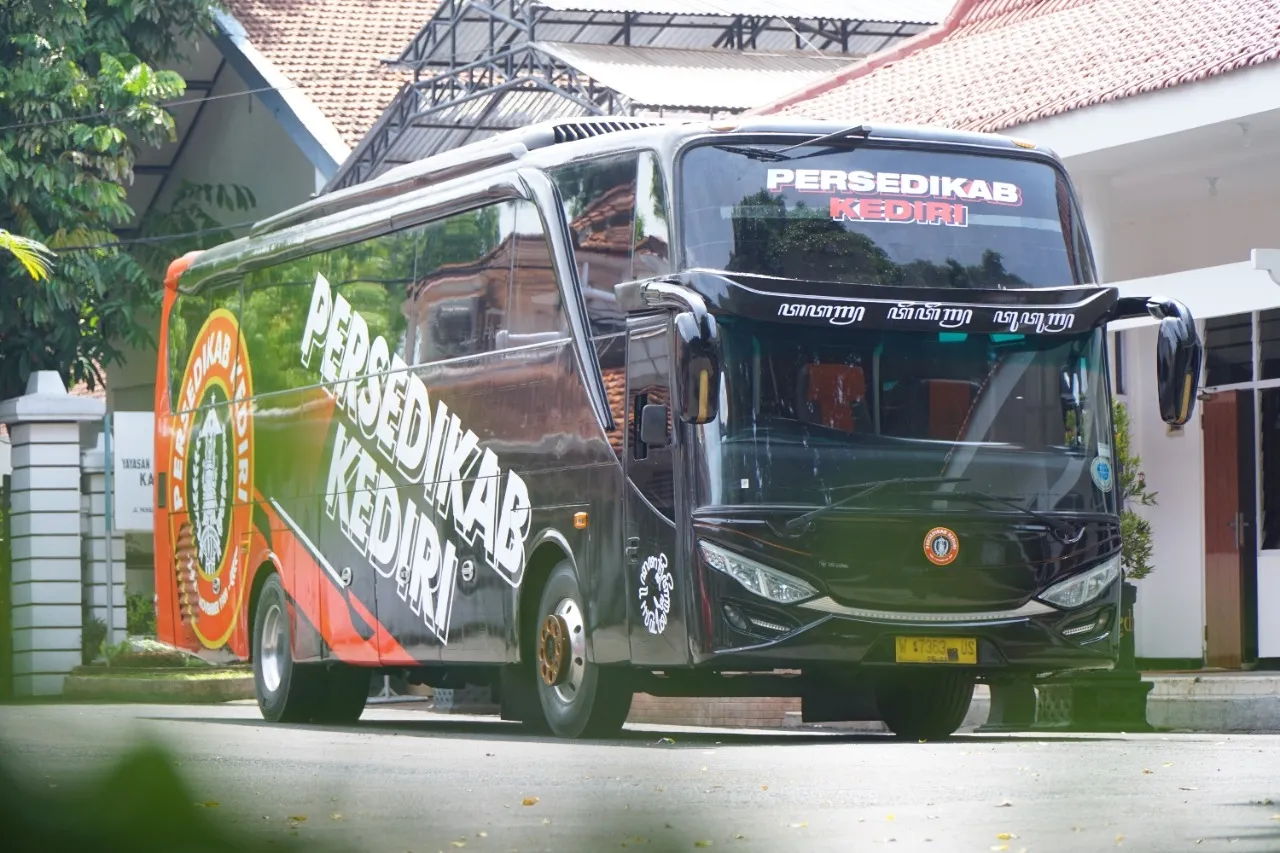 Sering Mogok, Mas Dhito Tak Ingin Pemain Persedikab Dorong Bus Lagi