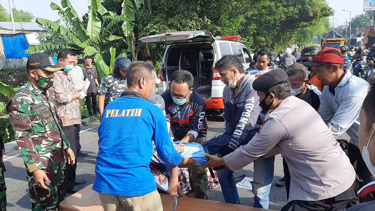 Berangkat Sekolah, Siswa SMKN Pungging Tewas Terlindas Truk