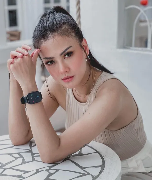 Tampil Cantik dan Segar ala Nita Gunawan