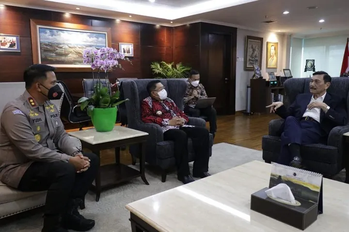 Forkopimda Kota Blitar Mendapatkan Piagam Penghargaan dari Kementerian Marves