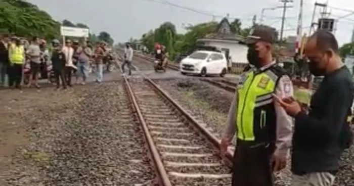 Pelaku Pembunuhan di Gresik Tewas Tabrakkan Diri ke KA di Jombang