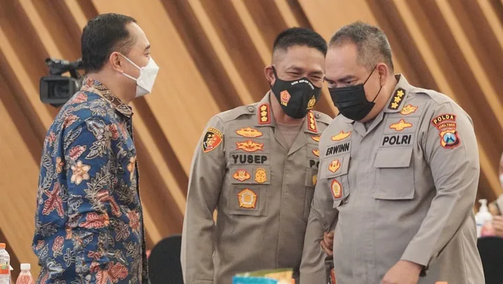 Peringati HKN ke 57, Kabid Dokkes Polda Jatim Dapat Penghargaan