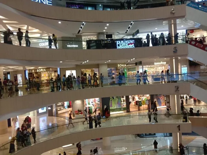 Tak Takut Omicron, Mall di Surabaya Padat Pengunjung