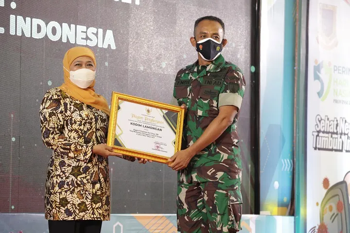 Terbaik Tangani Covid, Gubernur Beri Penghargaan ke Kodim 0812