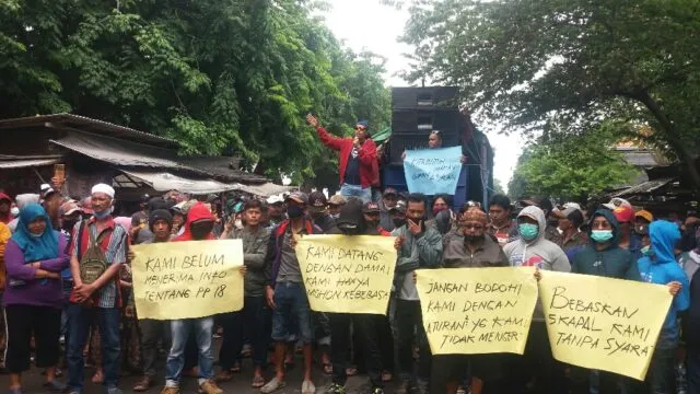 Ratusan Nelayan Luruk Kantor KKP PDSKP Situbondo