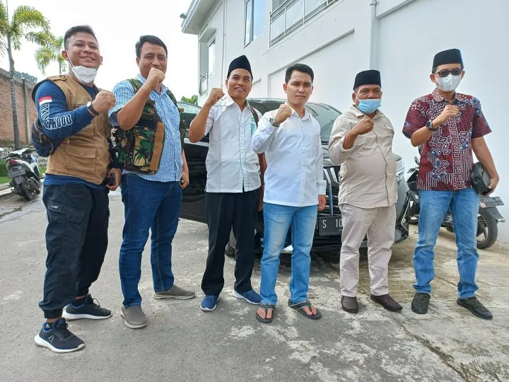 Rogoh Kocek Pribadi, Wabup Gus Barra Bantu Korban Erupsi Semeru