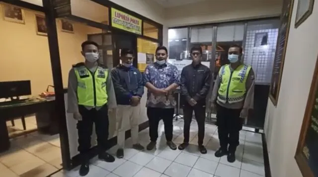 Tiga oknum guru yag diduga menyebarkan berita bohong diamankan di Polsek Trawas.