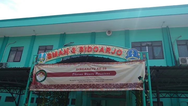 SMAN 2 Sidoarjo Diduga Mewajibkan Beli Kain Seragam Sekolah