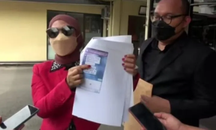 Wanita Cantik Bersuami, Goyang Seorang Menteri