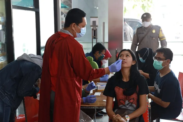 Jelang Libur Nataru, Pemkot Kediri Lakukan Pengawasan Penerapan Prokes di Swalayan