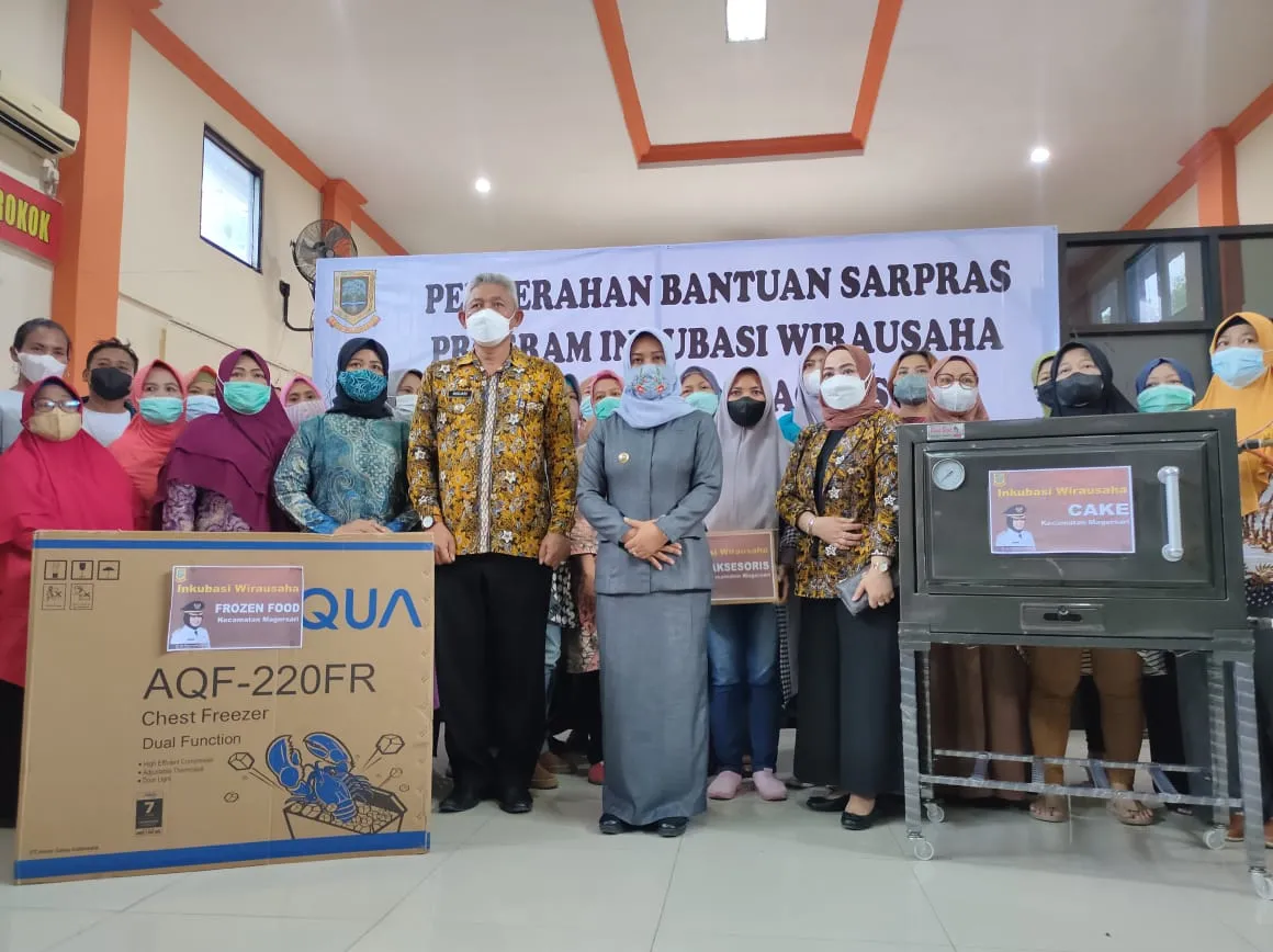 Diskopukmperindag Kota Mojokerto Salurkan Bantuan Sarpras Inkubasi Wirausaha Senilai 6 Milyar