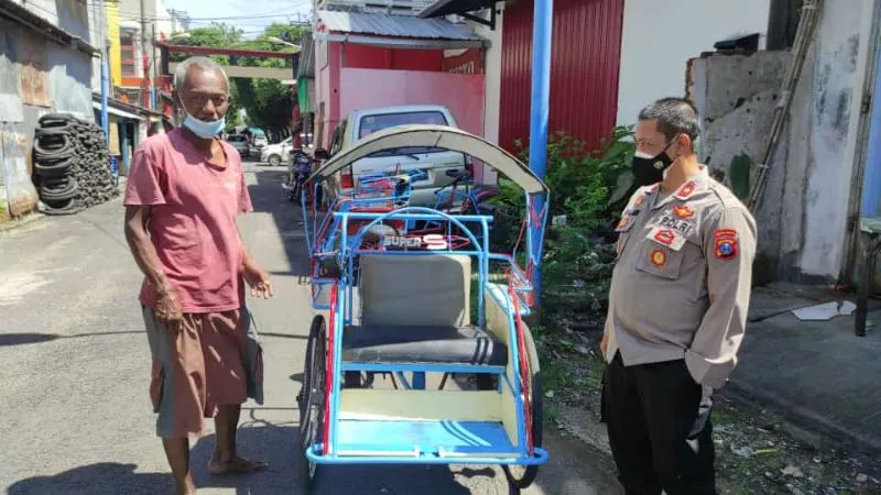Kapolsek Mojoroto Polres Kediri Kota, Belikan Becak Baru untuk Ponijan