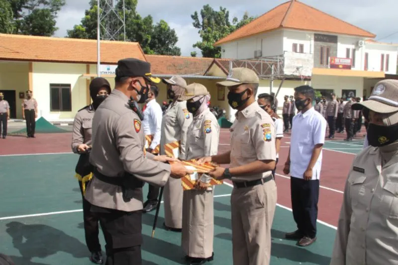 Tercatat Berprestasi, Puluhan Anggota Polres Bondowoso Dapat Penghargaan