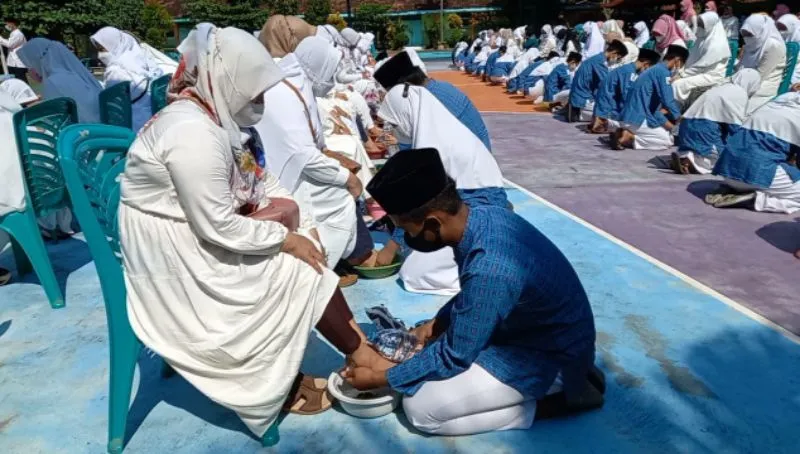 SMPN 1 Sukorejo Kabupaten Pasuruan Peringati Hari Ibu
