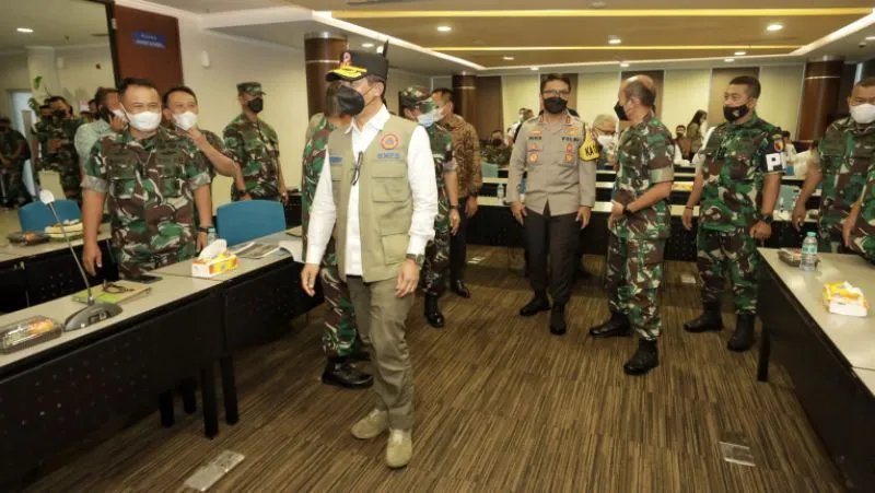 Forkopimda Jatim dan Kepala BNPB   Rapat Kordinasi Kesiapan Penanganan Pelaku Perjalanan Luar Negeri