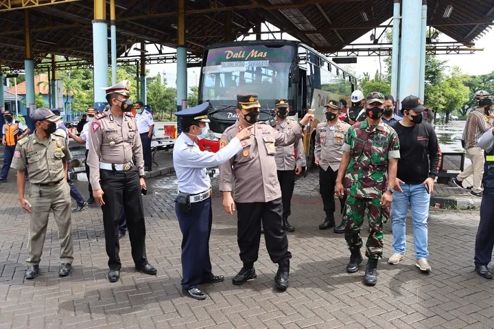 Kapolres Gresik Inspeksi Pelabuhan dan Terminal Jelang Nataru
