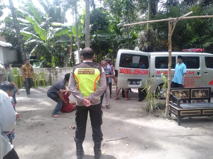 Gadis 12 Tahun Meninggal Tertimpa Ranting Pohon saat Bermain