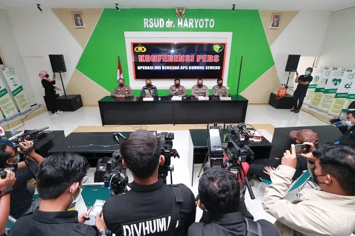 Tim DVI Mabes Polri Kembali Identifikasi 7 Jenazah Korban Semeru