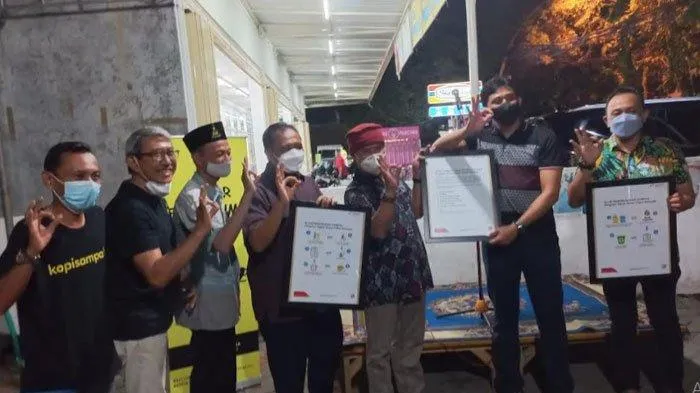 Program Ngopi Bayar Pakai Sampah di Gresik Terus Berkembang